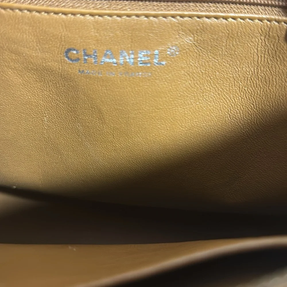 ❤️ SOLD ❤️ 👜 Authentic Chanel Caviar Quilted Medallion Tote (Brown) - Picture 13 of 17